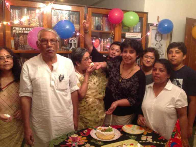 तसलीमा नसरीन अपने परिवार के साथ