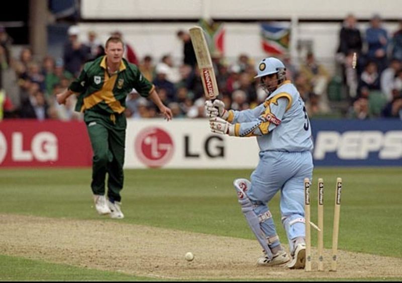 15 मई 1999 को दक्षिण अफ्रीका के लांस क्लूजनर के खिलाफ शॉट खेलते हुए राहुल द्रविड़