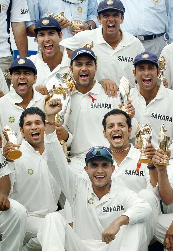16 अप्रैल 2004 को पाकिस्तान के खिलाफ श्रृंखला जीत के बाद भारतीय टीम