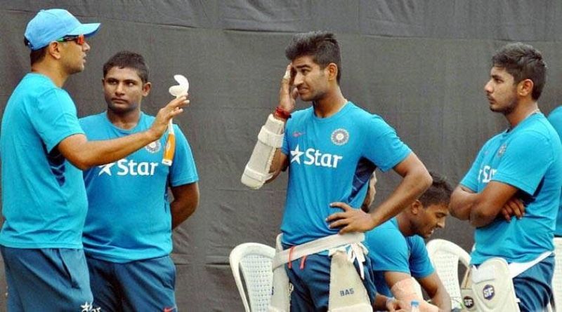 भारतीय अंडर-19 टीम के साथ राहुल द्रविड़