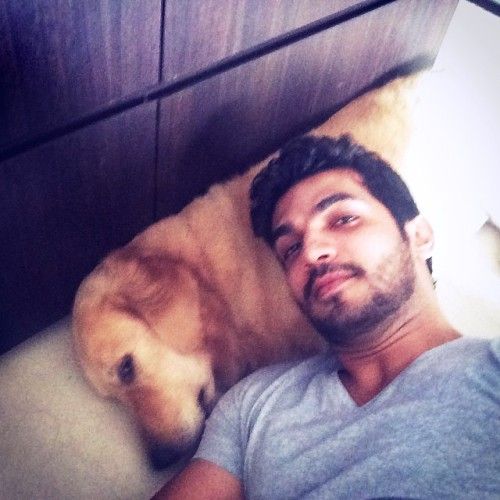 अर्जुन बिजलानी अपने पालतू कुत्ते के साथ