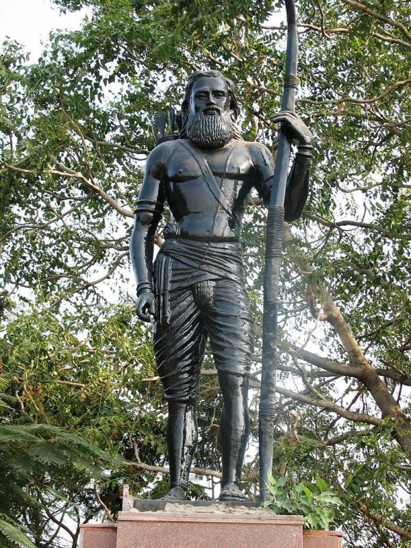 अल्लूरी सीताराम राजू की मूर्ति
