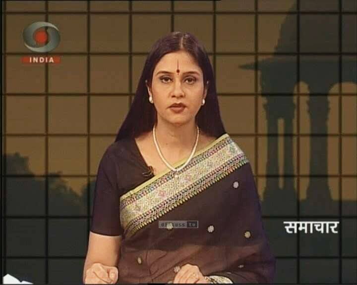 नीलम शर्मा, डीडी इंडिया पर एक समाचार कार्यक्रम की मेजबानी कर रही हैं