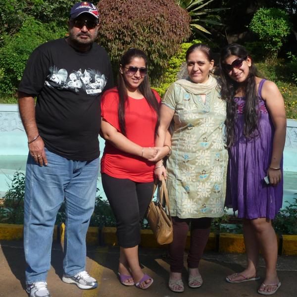 बलविंदर संधू अपने परिवार के साथ