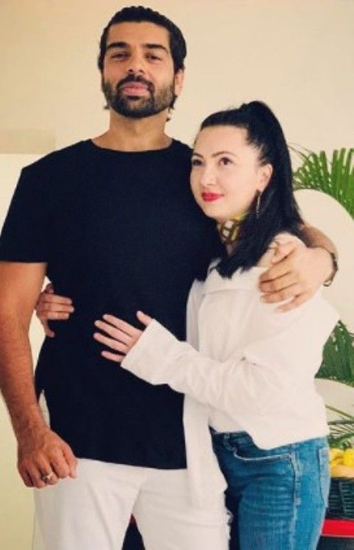 1652365444 147 Melis Atici Vipul Roys Fiance उम्र पति परिवार Biography अपने मंगेतर के साथ मेलिस