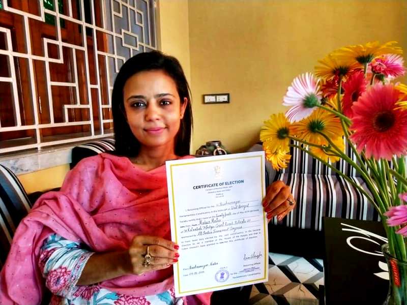 2019 के लोकसभा चुनाव में जीत के प्रमाण पत्र के साथ महुआ मोइत्रा