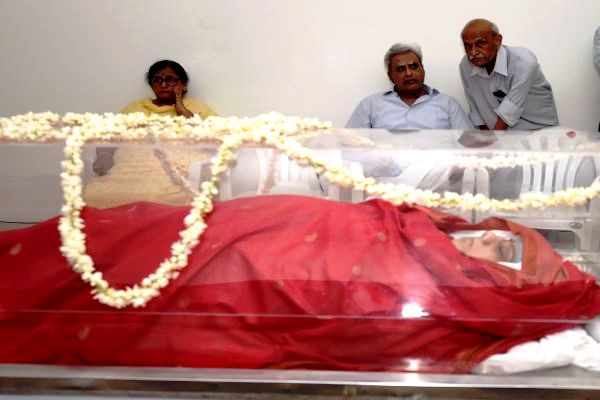 सुषमा स्वराज का पार्थिव शरीर उनके दिल्ली स्थित आवास पर