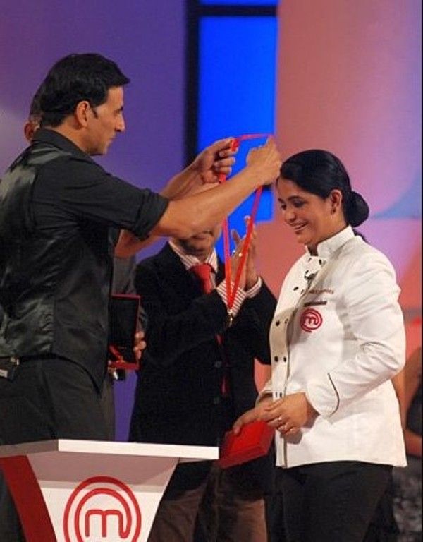 पंकज को 2010 में मास्टरशेफ इंडिया कार्यक्रम के विजेता के रूप में सम्मानित किया गया