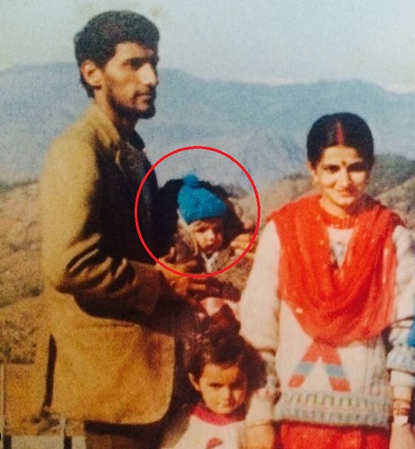 रुबीना दिलाइक और उनके माता-पिता के साथ रोहिणी दिलाइक की बचपन की एक तस्वीर।