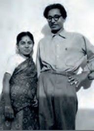 1955 में दोशी अपनी पत्नी के साथ