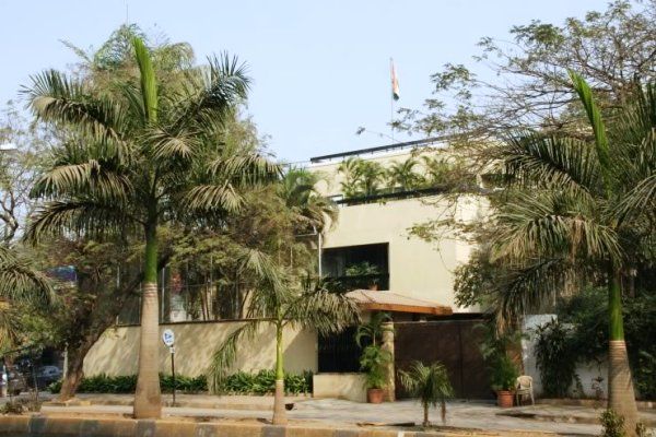 मुंबई में जया 'जलसा' का घर