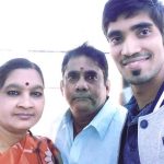 श्रीकांत किदांबी अपने माता-पिता के साथ