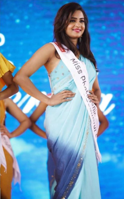 मिस फोटोजेनिक का खिताब प्राप्त करतीं अंजना शाजन