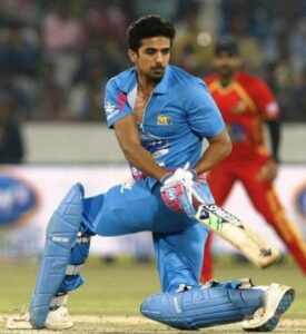 'मुंबई हीरोज' के लिए क्रिकेट खेल रहे साकिब