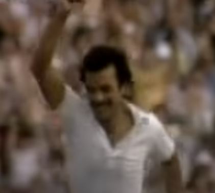 1983 क्रिकेट विश्व कप फाइनल में विवियन रिचर्ड्स से विकेट लेने के बाद जश्न मनाते मदन लाल