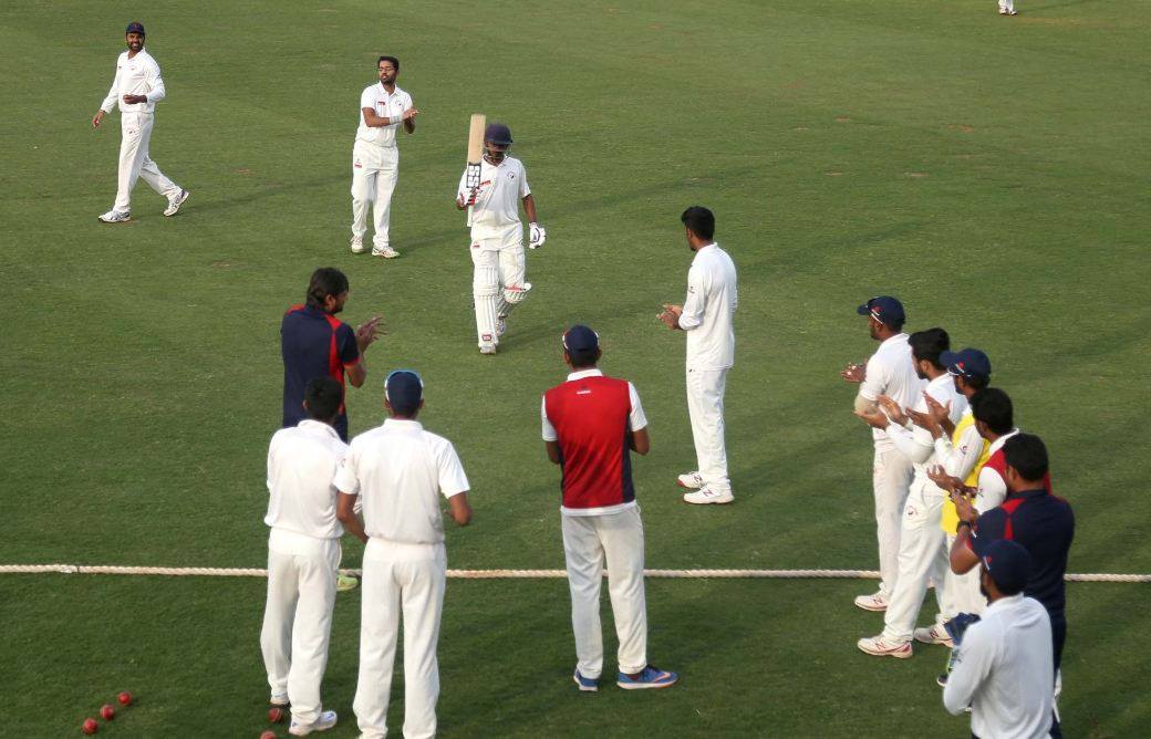 पंजाब के खिलाफ 314 रन बनाकर प्रियांक पांचाल का उनके साथियों ने जोरदार स्वागत किया