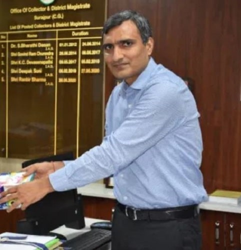 1652388697 644 Ranbir Sharma IAS उम्र पत्नी परिवार Biography Hindi रणबीर शर्मा