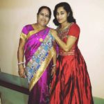 दीपा करमाकर अपनी मां के साथ