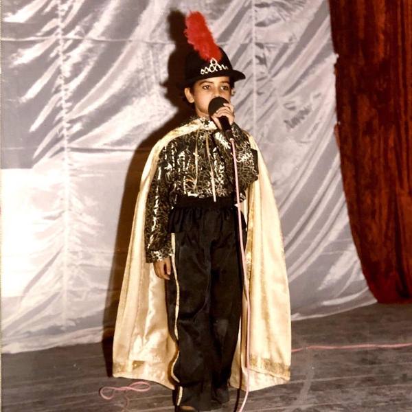 अहमदाबाद में अपना पहला शो करतीं सुहानी शाह