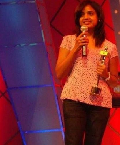 देवी नागवल्ली अपने पुरस्कार के साथ