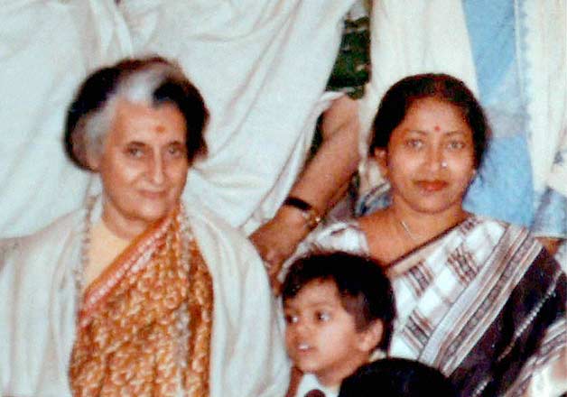 भारत की पूर्व प्रधानमंत्री इंदिरा गांधी के साथ सुवरा