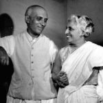 जवाहरलाल नेहरू अपनी बहन के साथ