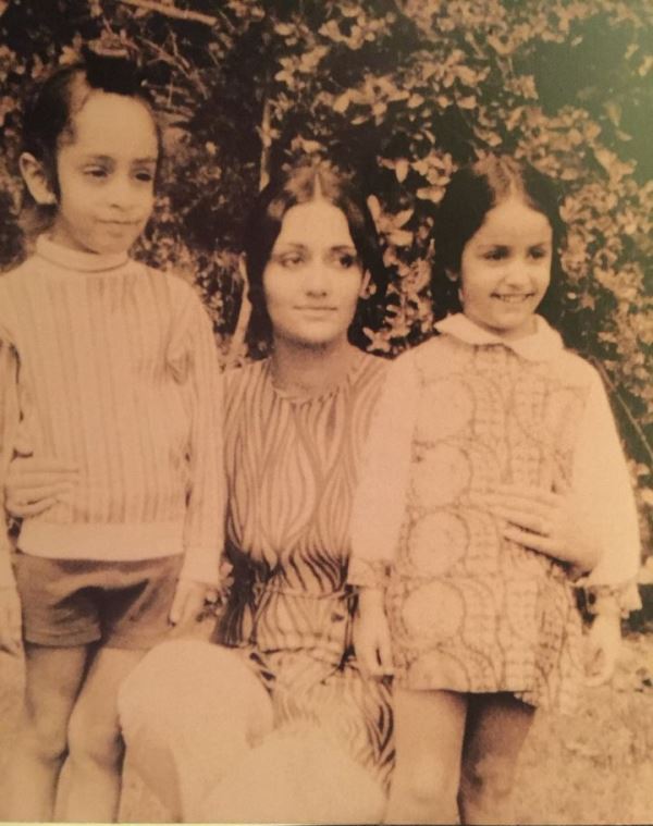रीता साहनी अपने बच्चों सिमर दुगल और परमीत सिंह साहनी के साथ