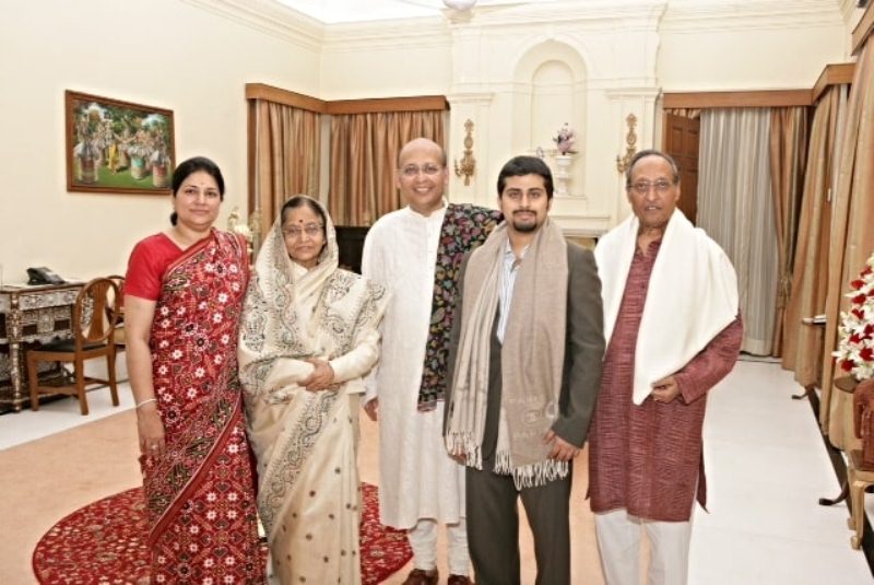अंकिता सिंघवी और भारत की पूर्व राष्ट्रपति प्रतिभा पाटिल के साथ डॉ अभिषेक सिंघवी