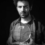 पेटा इंडिया की ओर से अपने सबसे लोकप्रिय शाकाहारी सेलिब्रिटी पुरस्कार के साथ कार्तिक आर्यन