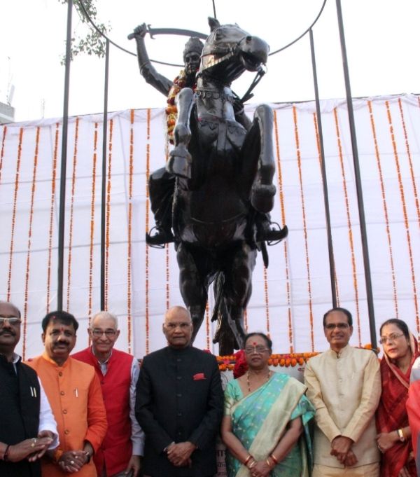 राष्ट्रपति रामनाथ कोविंद ने भोपाल में झलकारी बाई की प्रतिमा का उद्घाटन किया