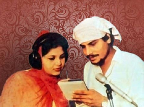 एक भक्ति गीत की रिकॉर्डिंग के दौरान अमरजोत के साथ अमर सिंह चमकीला