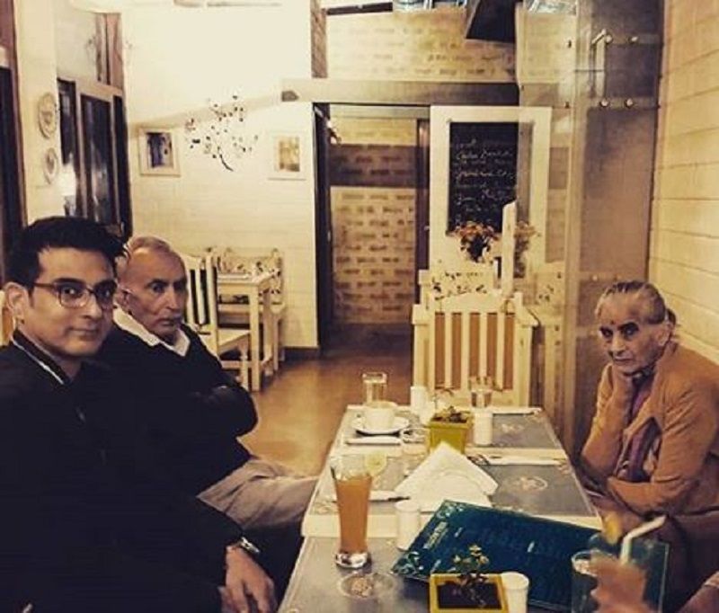 समीर शर्मा अपने माता-पिता के साथ
