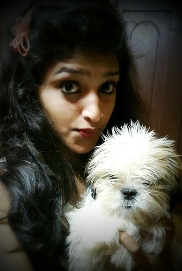 श्रेया अंचन और उनका पालतू कुत्ता