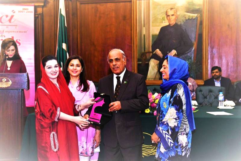 मुशाल को राज्यपाल पंजाब, पाकिस्तान से शांति और स्वतंत्रता पुरस्कार मिला