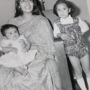 सुचित्रा पिल्लई अपनी मां और बहन के साथ