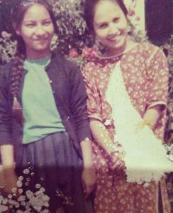 सुनीता रजवार अपनी बहन के साथ