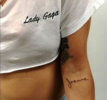 लेडी गागा का जोआन टैटू