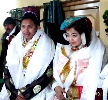 जमयांग त्सेरिंग नामग्याल अपनी पत्नी सोनम वांगमो के साथ अपनी शादी के दिन