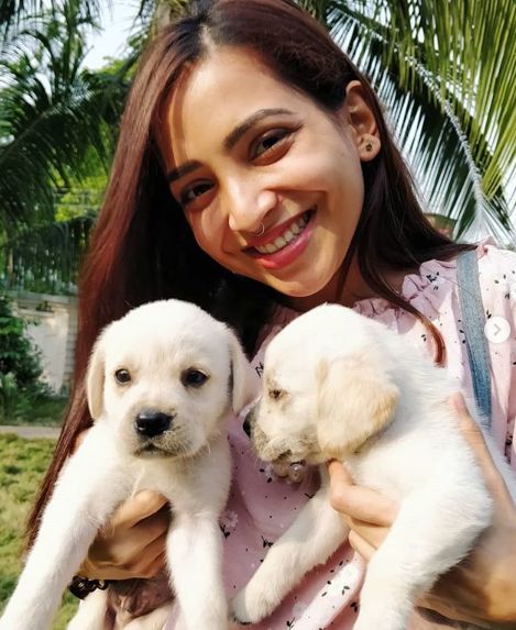 प्लाबिता बोरठाकुर को कुत्तों से प्यार है