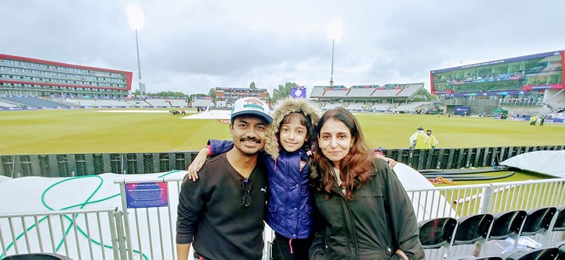 विकास कुमार अपनी पत्नी और बेटी के साथ