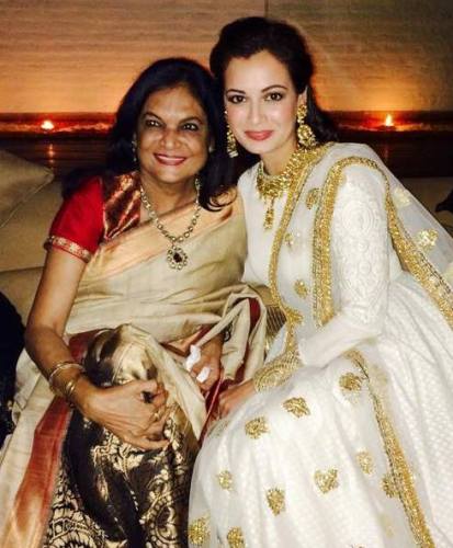 दीपा मिर्जा अपनी बेटी के साथ