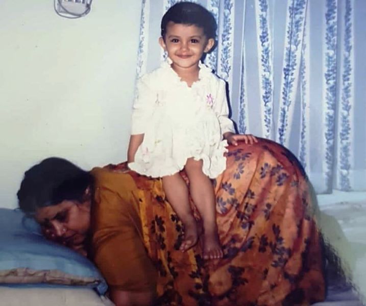 मालविका शर्मा की बचपन की एक तस्वीर