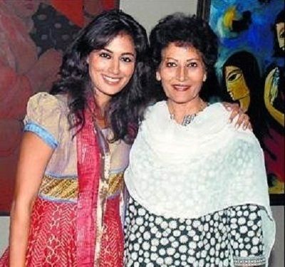चित्रांगदा सिंह अपनी मां के साथ