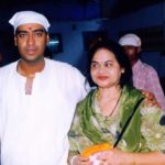अजय देवगन अपनी मां के साथ