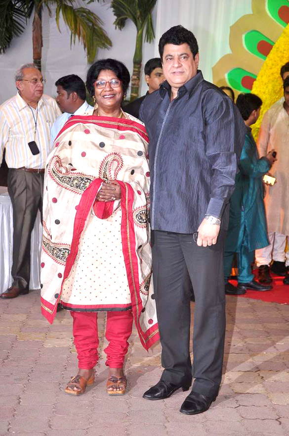 गजेंद्र चौहान अपनी पत्नी के साथ