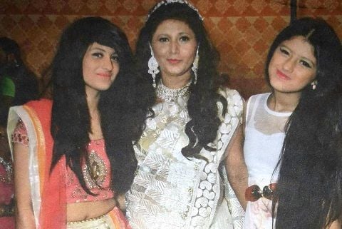अरिश्फा खान अपनी मां और बहन के साथ