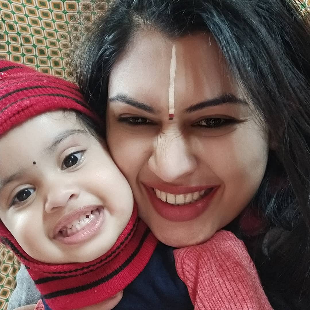 प्राची देवी अपनी बेटी के साथ
