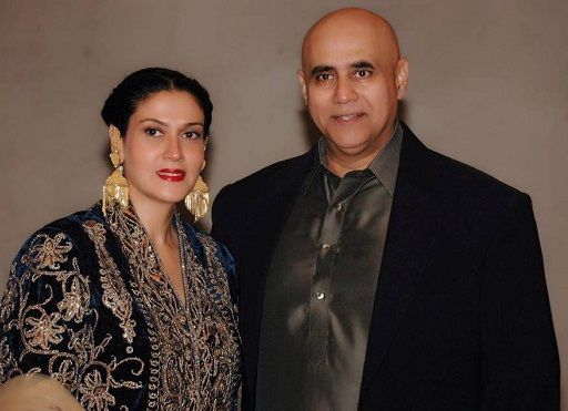 पुनीत इस्सर अपनी पत्नी के साथ