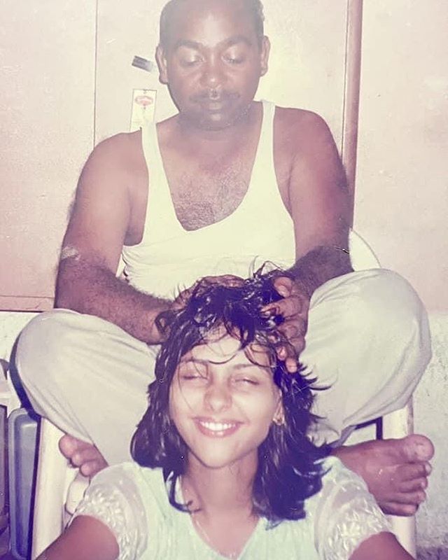 अनामिका जैन अंबर अपने पिता के साथ