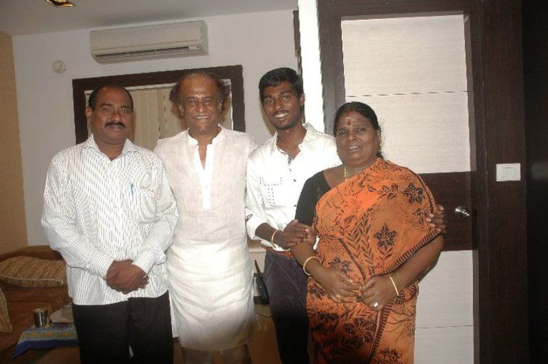 एटली कुमार अपने माता-पिता और रजनीकांत के साथ